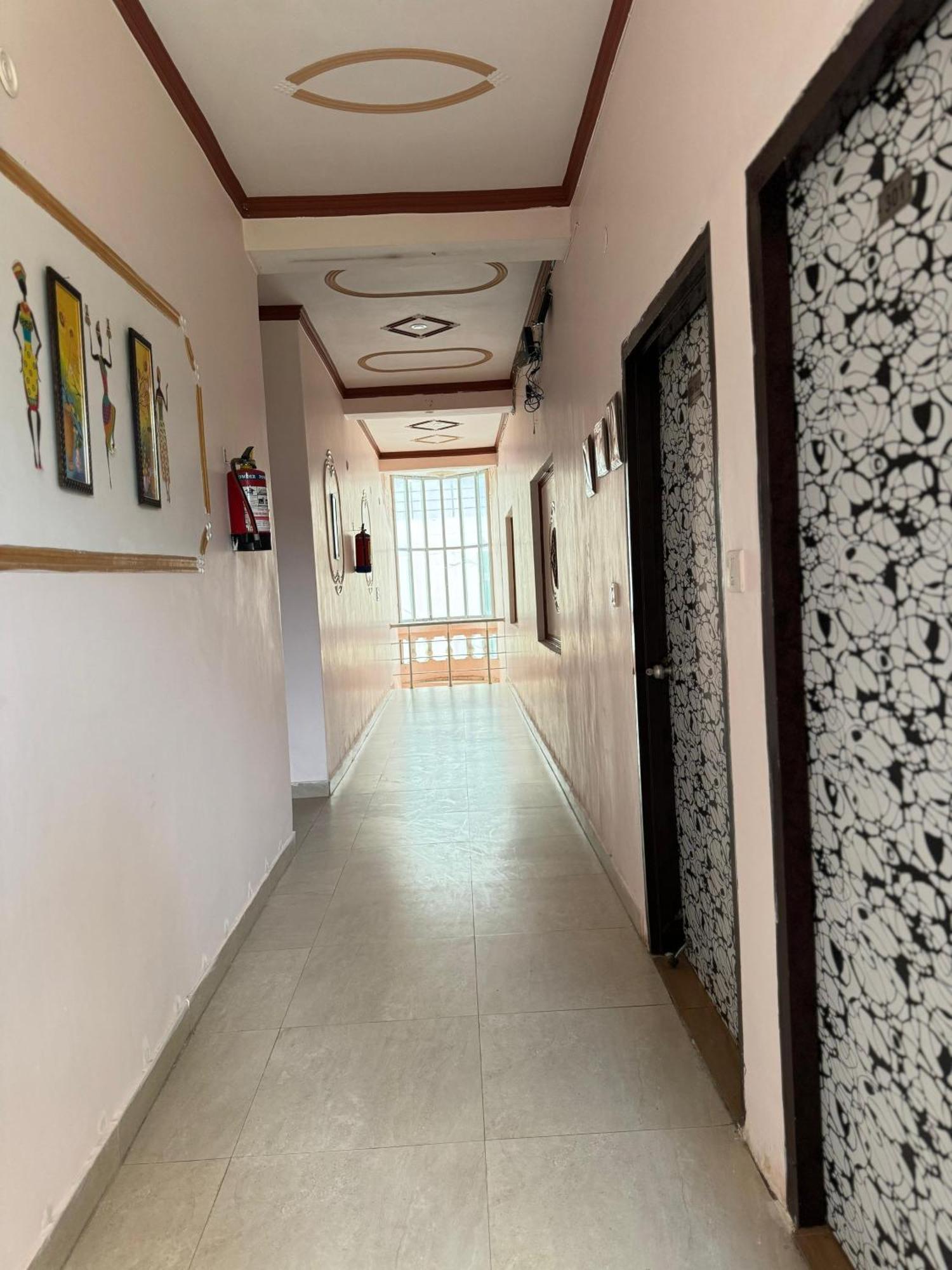 Sattva Cafe And Motel Risikés Kültér fotó