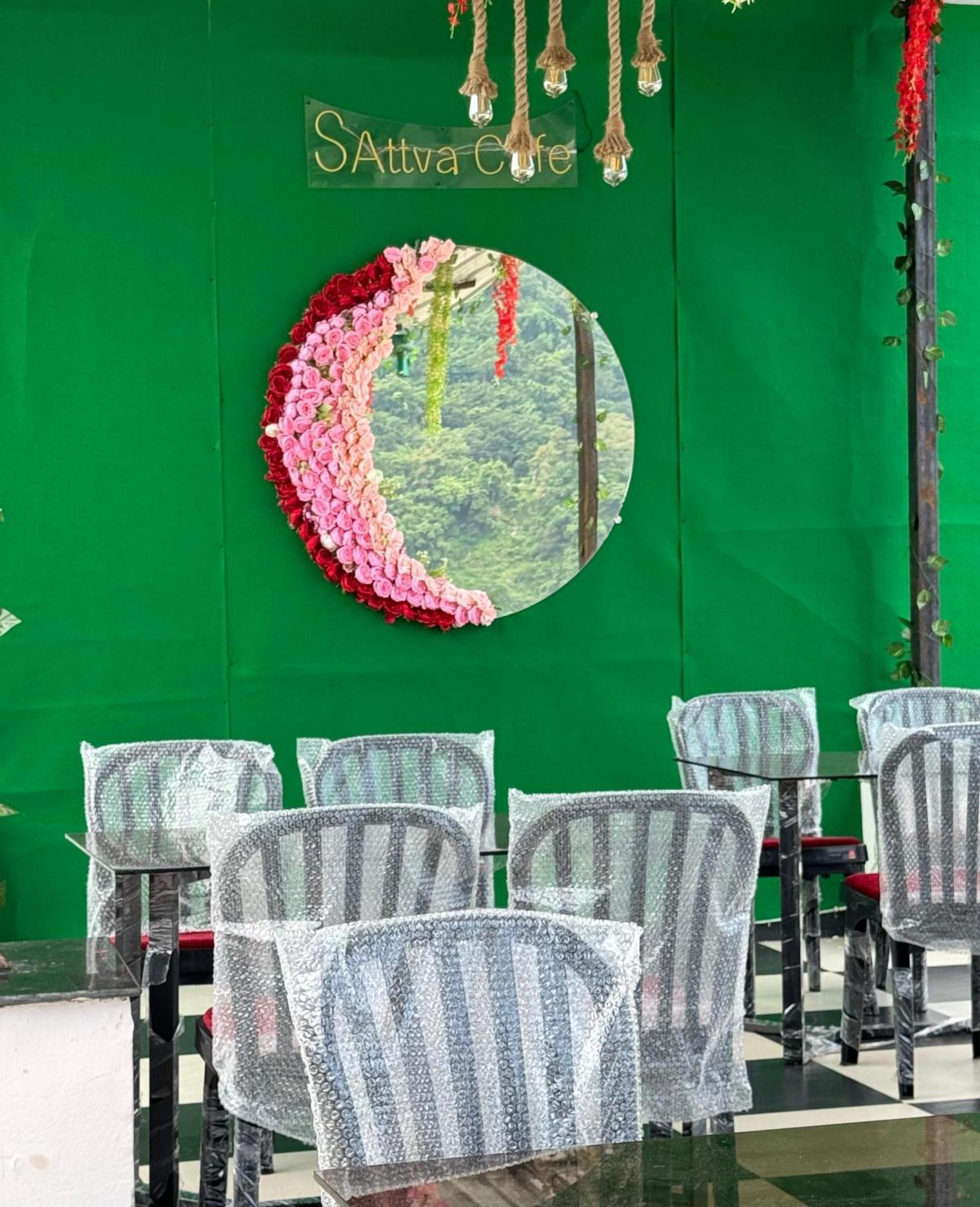 Sattva Cafe And Motel Risikés Kültér fotó