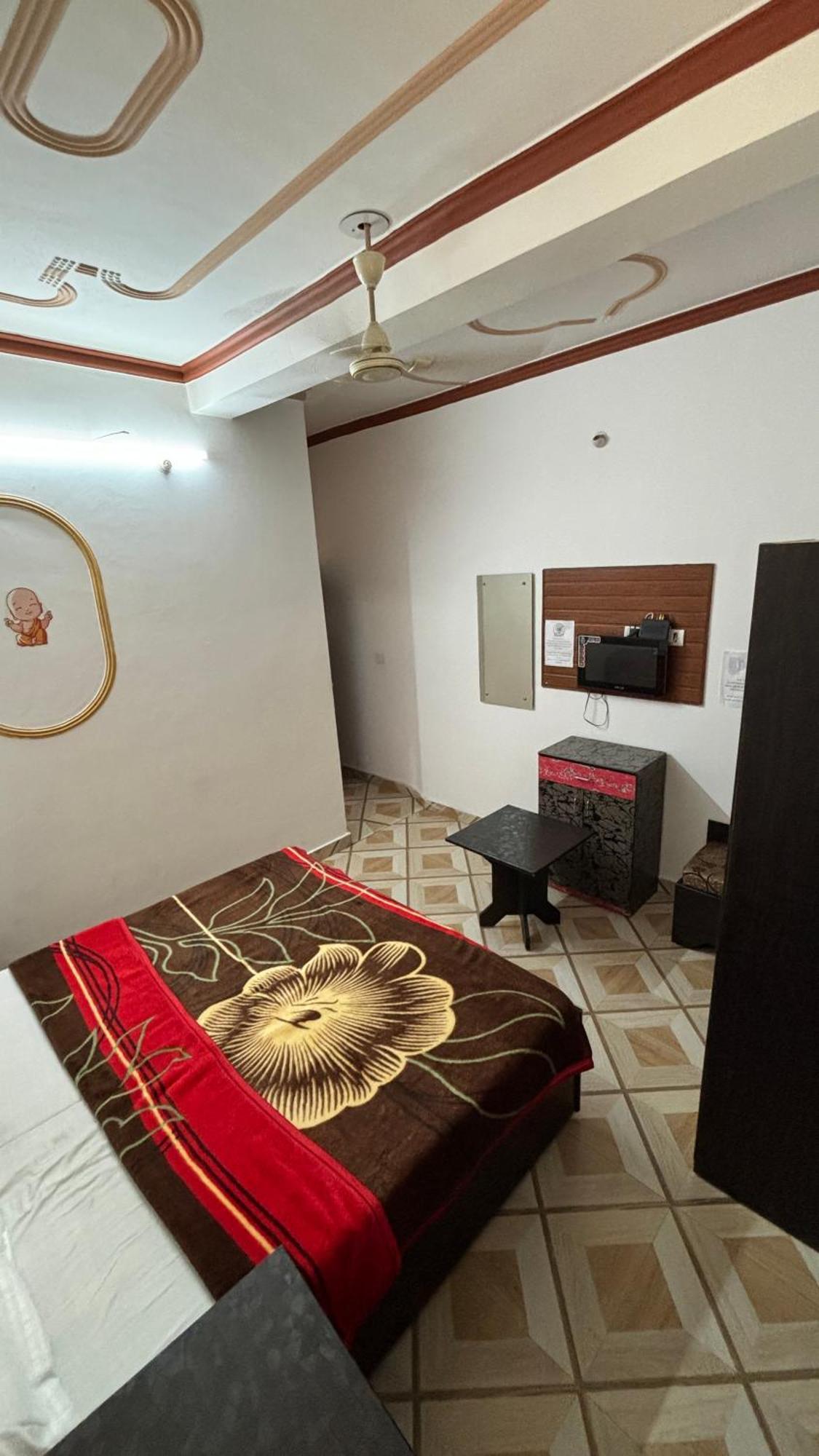 Sattva Cafe And Motel Risikés Kültér fotó