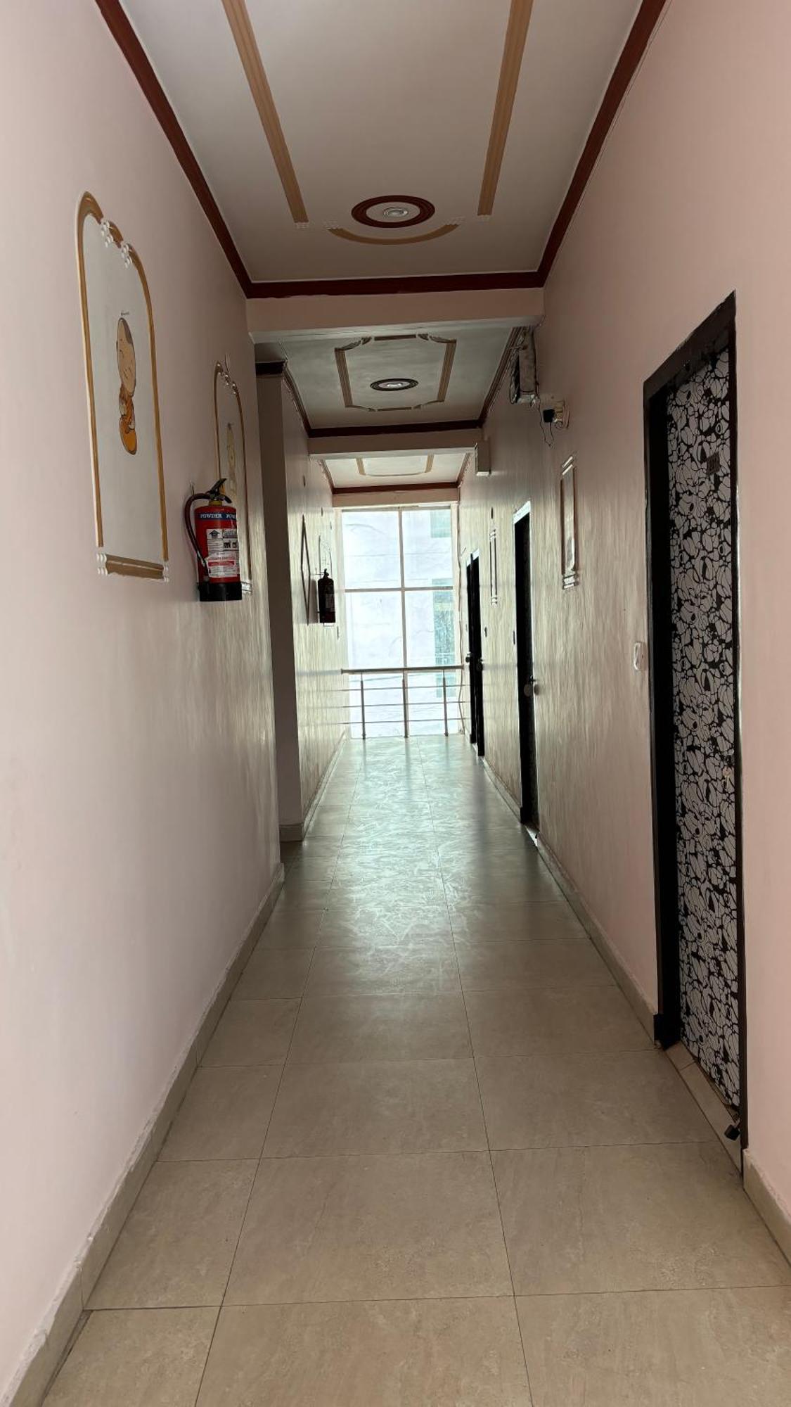 Sattva Cafe And Motel Risikés Kültér fotó