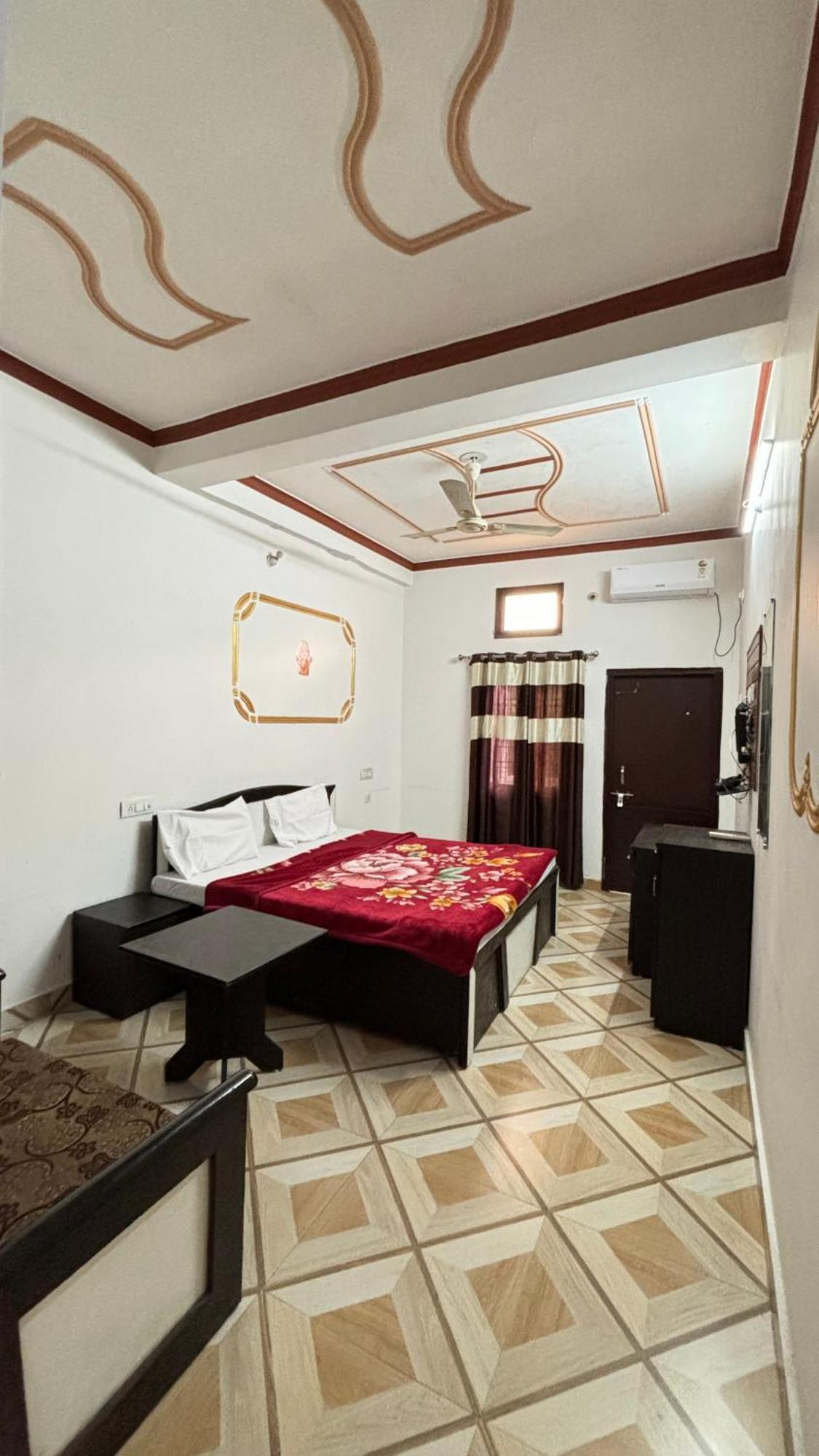Sattva Cafe And Motel Risikés Kültér fotó