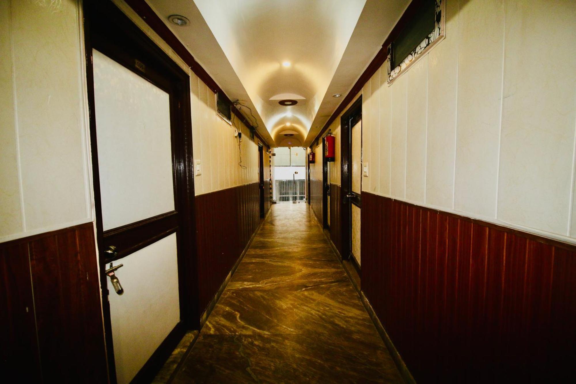 Sattva Cafe And Motel Risikés Kültér fotó
