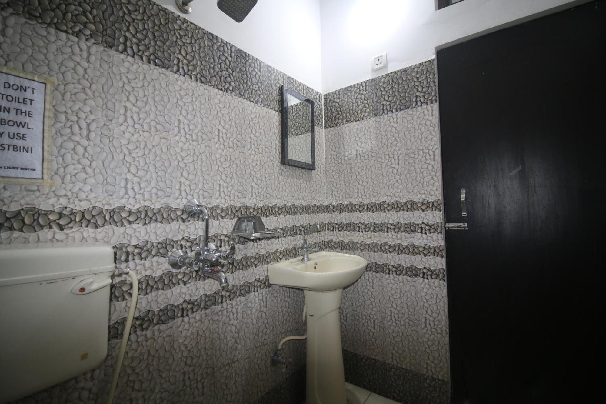 Sattva Cafe And Motel Risikés Kültér fotó